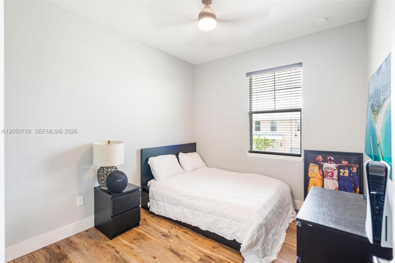 3944 Poinciana Ln , Unit 3944, Hollywood, FL 33021 Photo