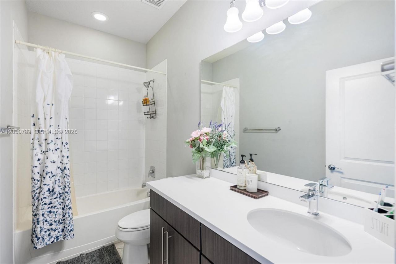 3944 Poinciana Ln , Unit 3944, Hollywood, FL 33021 Photo