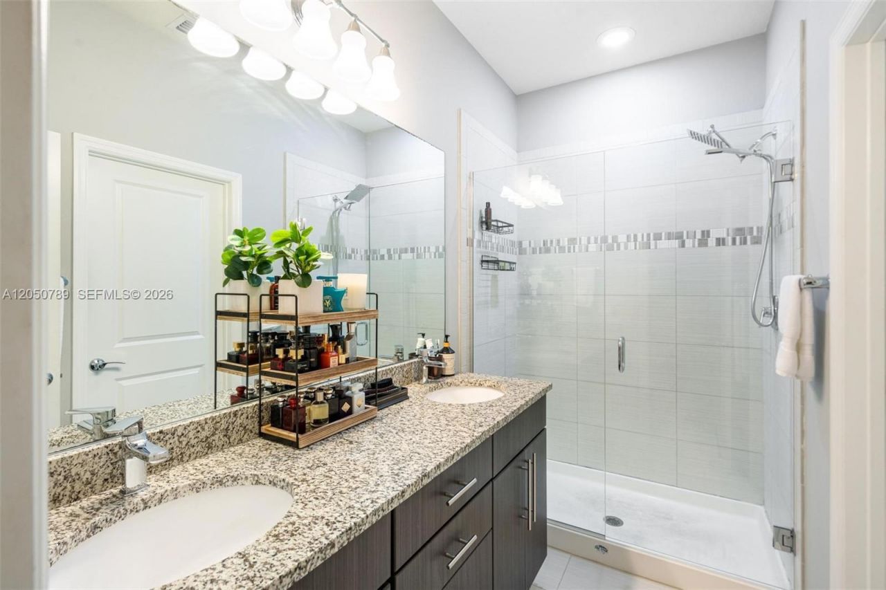 3944 Poinciana Ln , Unit 3944, Hollywood, FL 33021 Photo