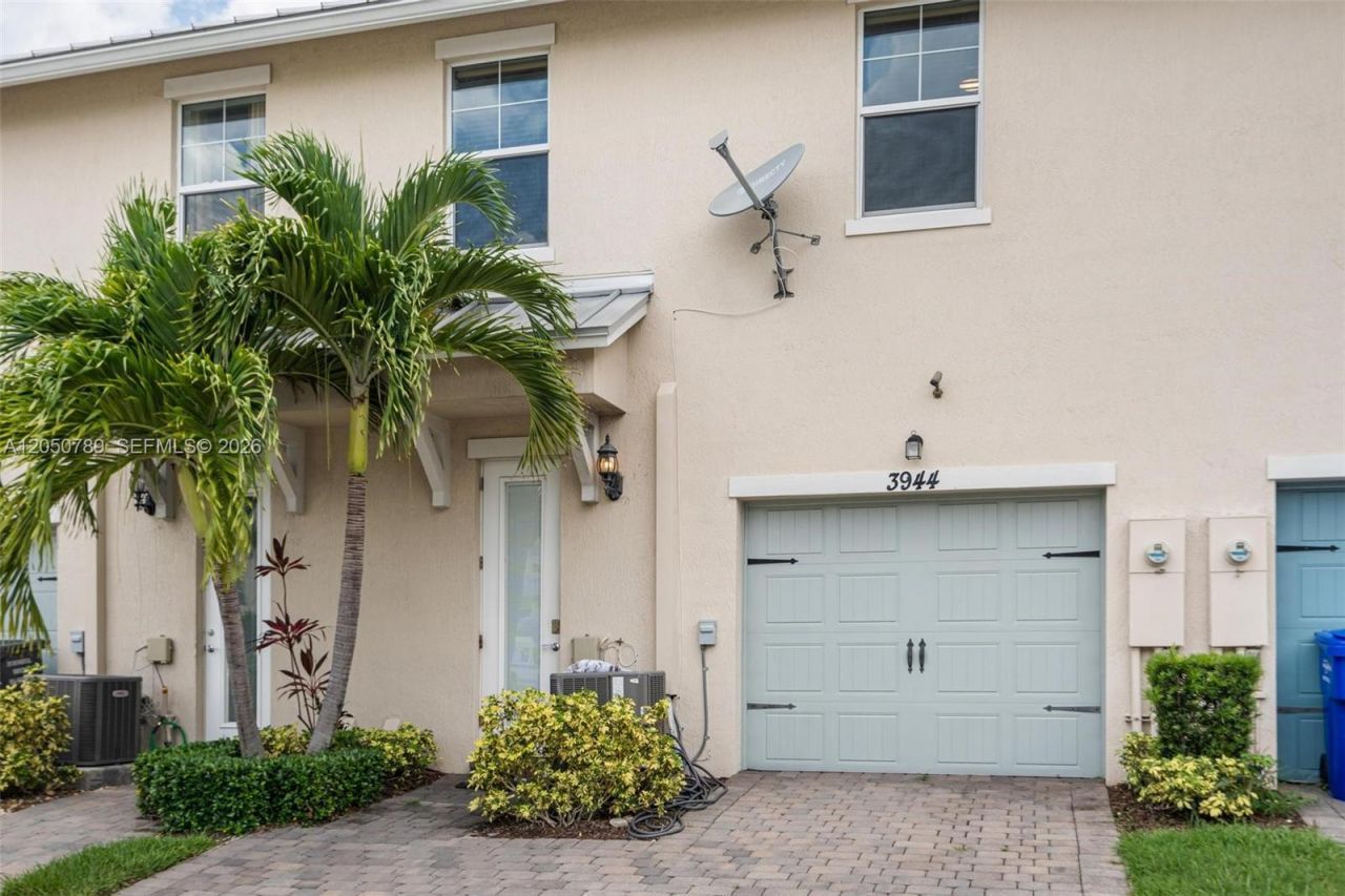 3944 Poinciana Ln , Unit 3944, Hollywood, FL 33021 Photo