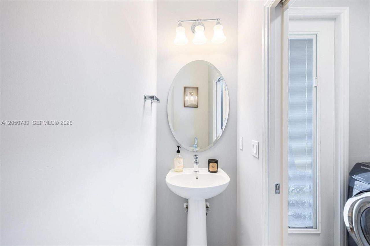 3944 Poinciana Ln , Unit 3944, Hollywood, FL 33021 Photo