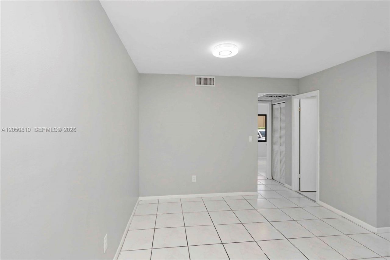 2530 W 67th Pl , Unit 11-29, Hialeah, FL 33016 Photo