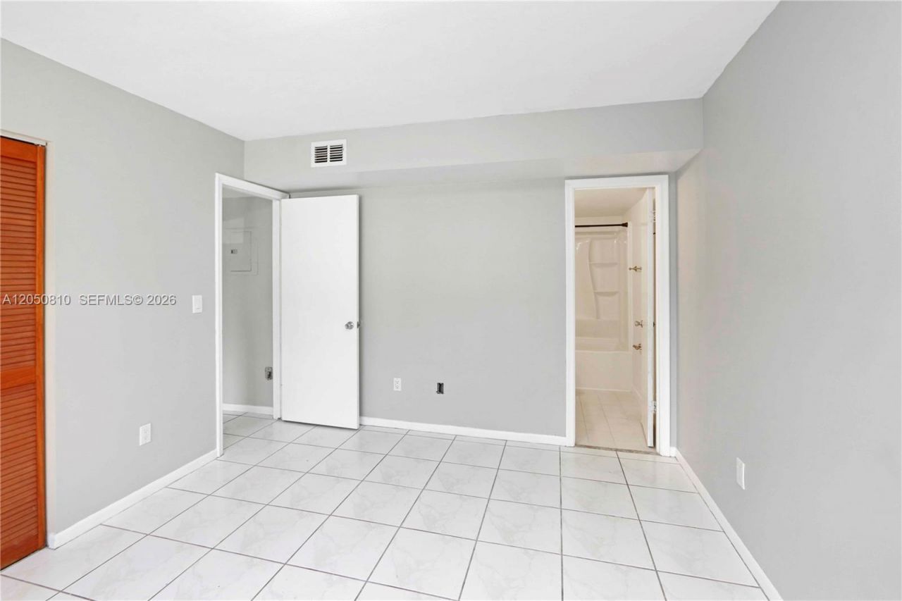 2530 W 67th Pl , Unit 11-29, Hialeah, FL 33016 Photo