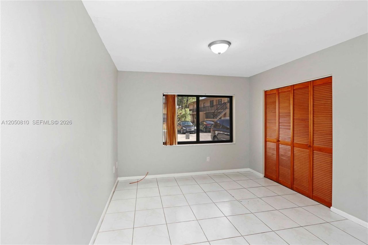 2530 W 67th Pl , Unit 11-29, Hialeah, FL 33016 Photo