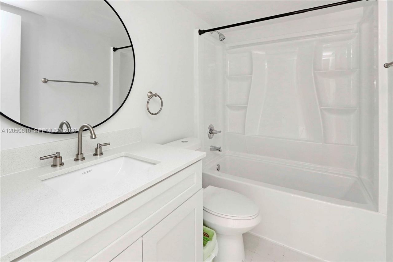 2530 W 67th Pl , Unit 11-29, Hialeah, FL 33016 Photo