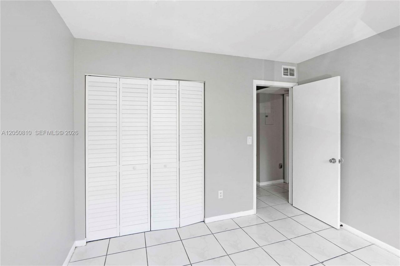 2530 W 67th Pl , Unit 11-29, Hialeah, FL 33016 Photo