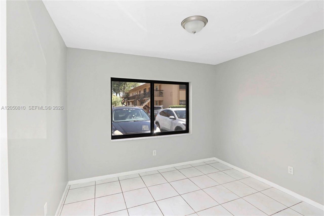 2530 W 67th Pl , Unit 11-29, Hialeah, FL 33016 Photo