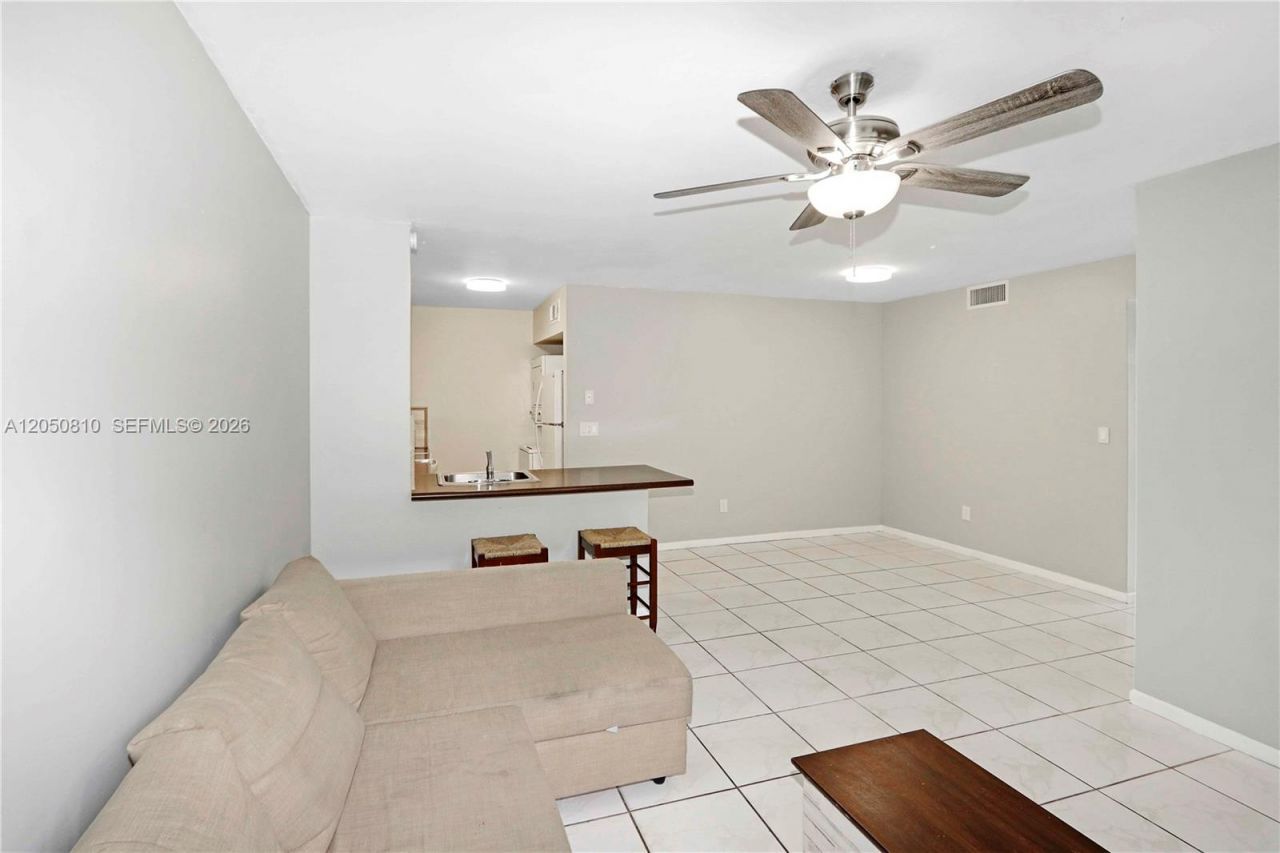 2530 W 67th Pl , Unit 11-29, Hialeah, FL 33016 Photo