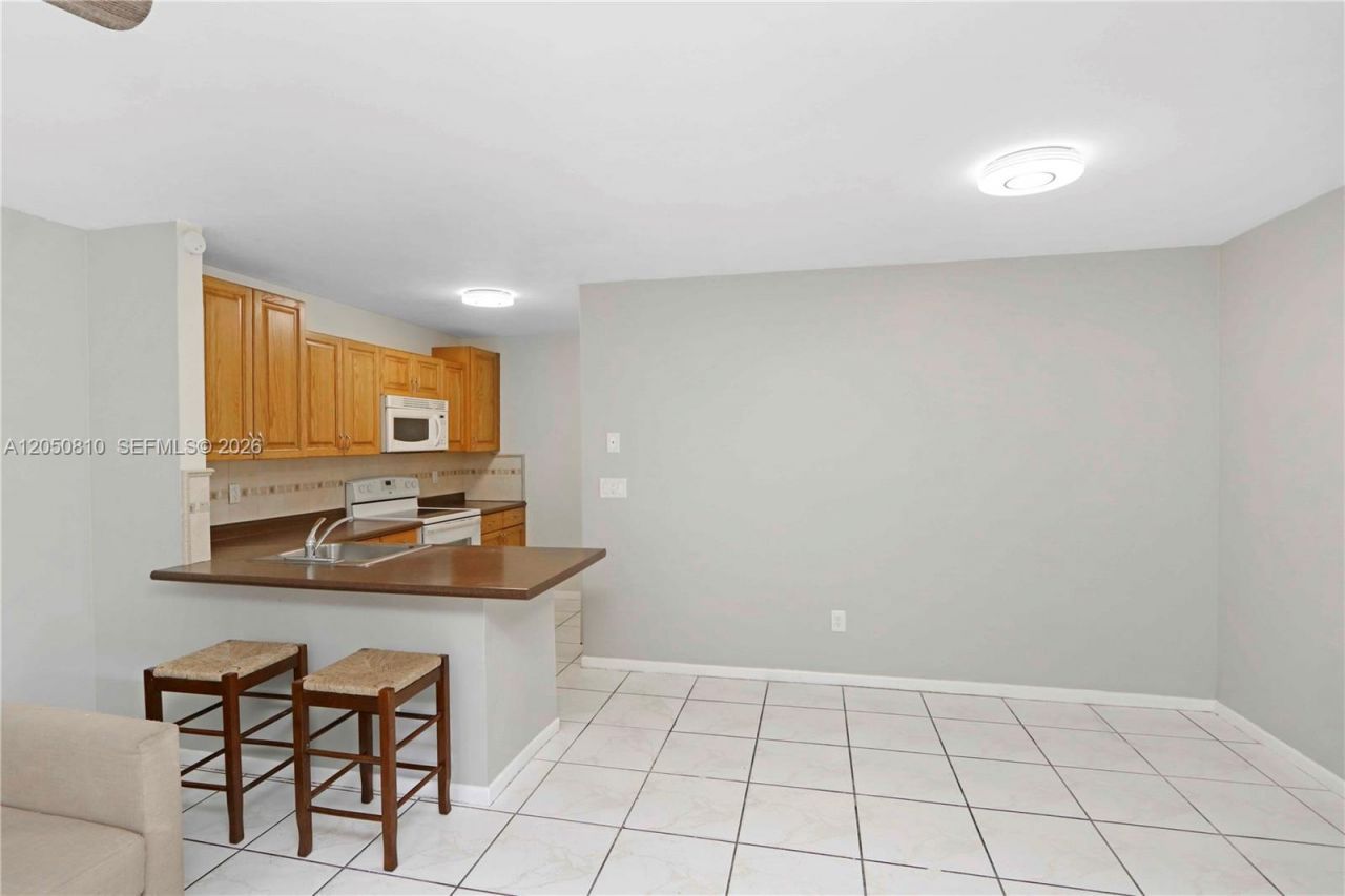 2530 W 67th Pl , Unit 11-29, Hialeah, FL 33016 Photo