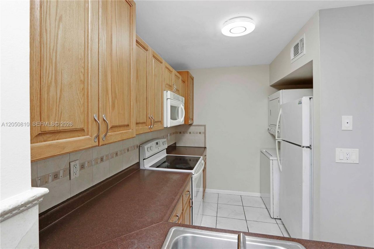 2530 W 67th Pl , Unit 11-29, Hialeah, FL 33016 Photo