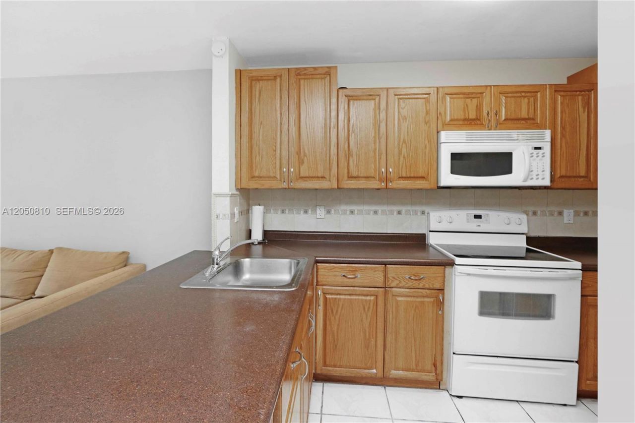2530 W 67th Pl , Unit 11-29, Hialeah, FL 33016 Photo