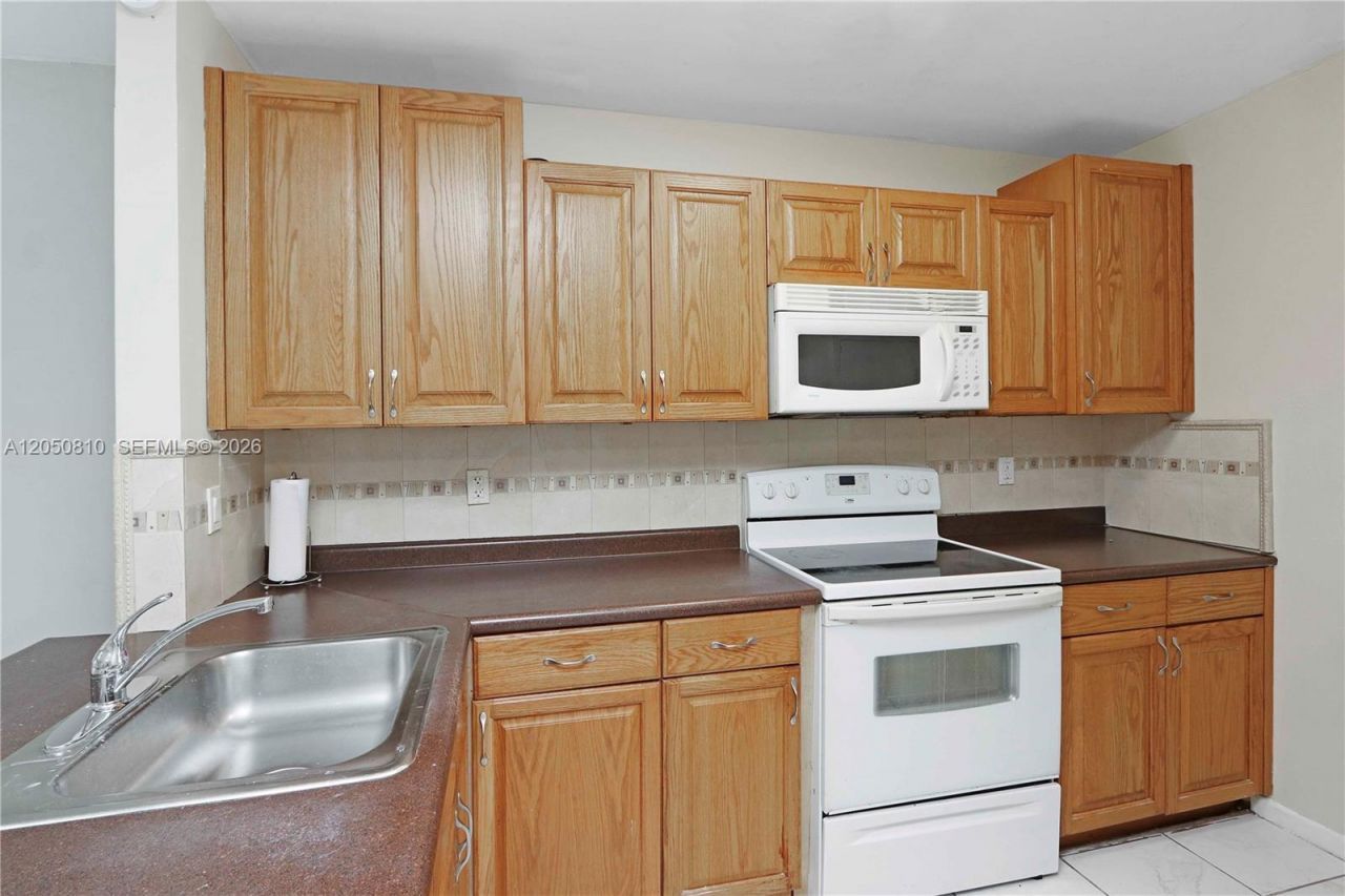 2530 W 67th Pl , Unit 11-29, Hialeah, FL 33016 Photo