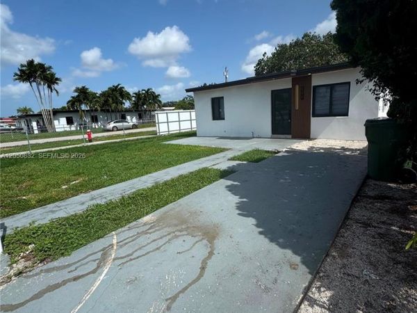 690 E 46th St , Hialeah, FL 33013