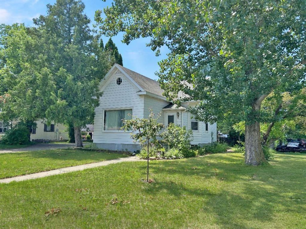 1213 Jefferson Street S, Wadena, MN 56482 Main Photo