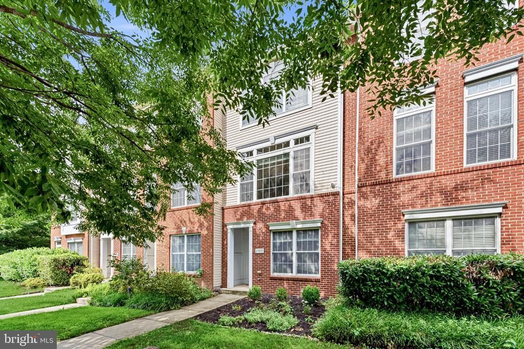 25033 Justice Drive , Chantilly, VA 20152 Main Photo