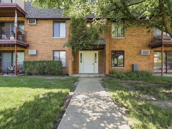 645 N Briar Hill Lane, Unit 2, Addison, IL 60101