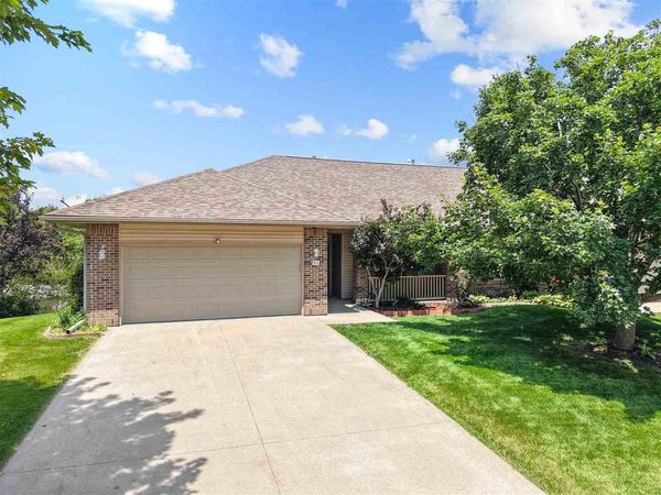 51 Montgomery Pl, Iowa City, IA 52240