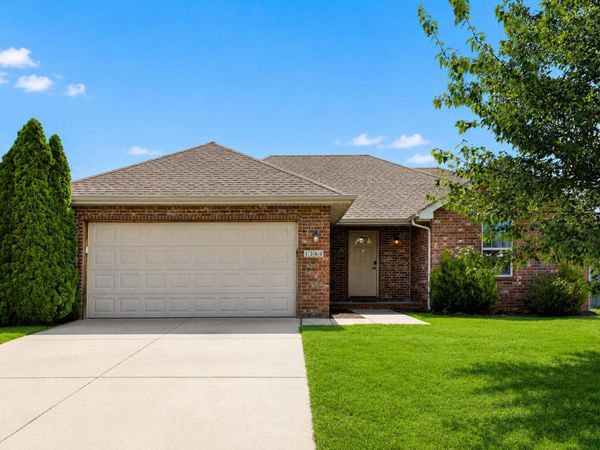 1260 S Strasbourg Avenue, Springfield, MO 65802