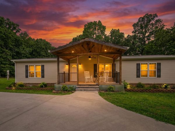 348 Marion County 6034 , Yellville, AR 72687
