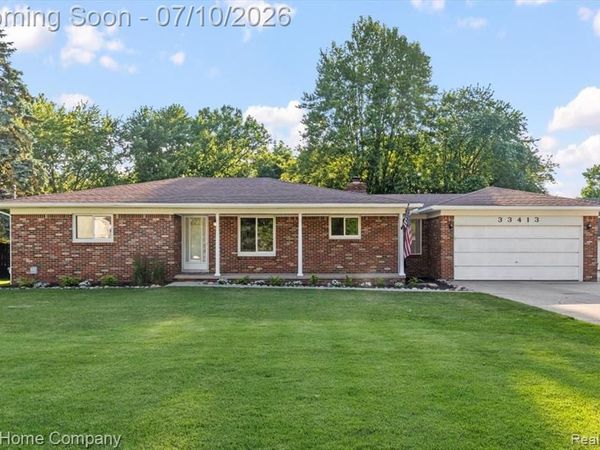 33413 Louise Avenue, Clinton Twp, MI 48035