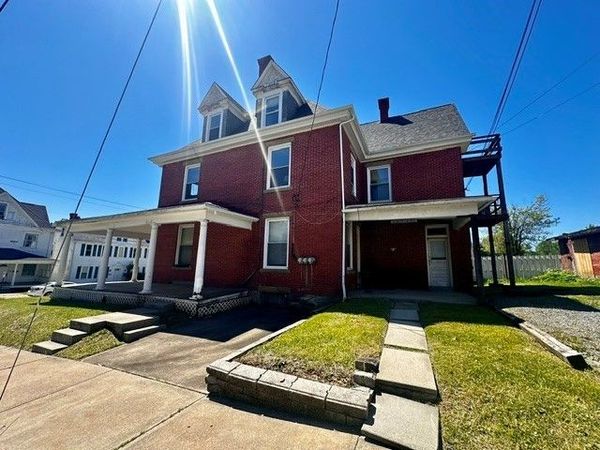 387 N Richhill, Waynesburg, PA 15370