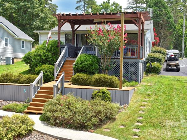 260 Pirates Cove , Badin Lake, NC 28127