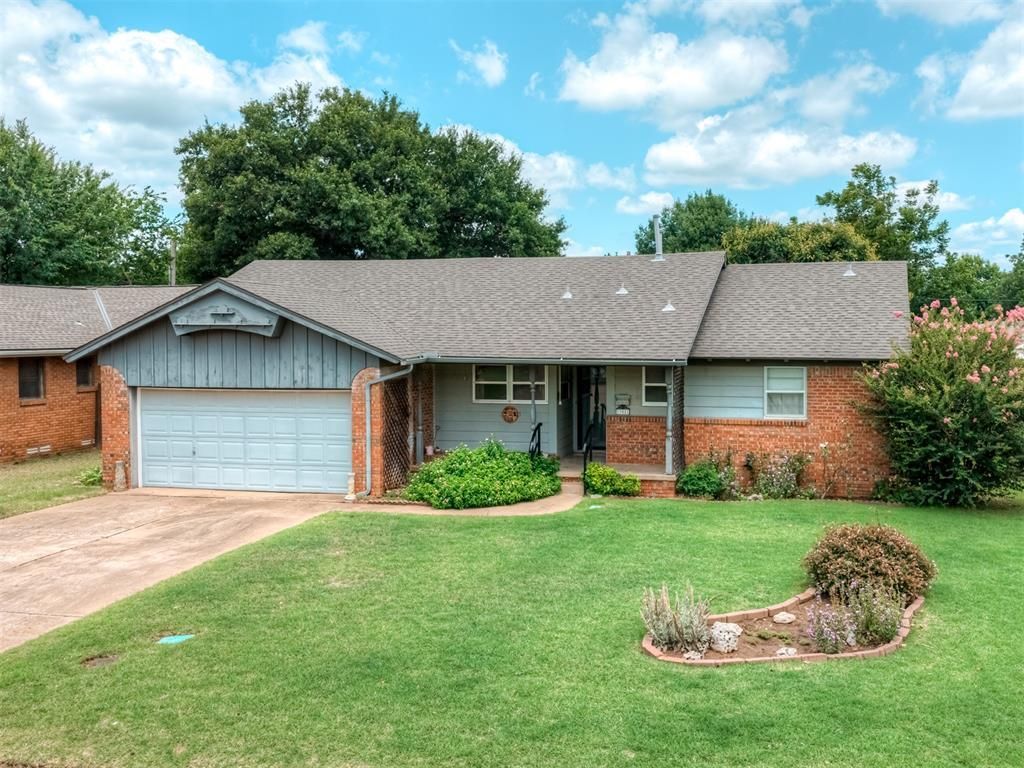 305 Ridgecrest Road, Edmond, OK 73013 Main Photo