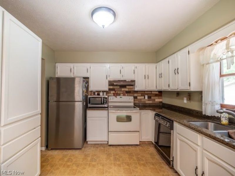 3545 Cadwallader Sonk Road, Cortland, OH 44410 Photo 11