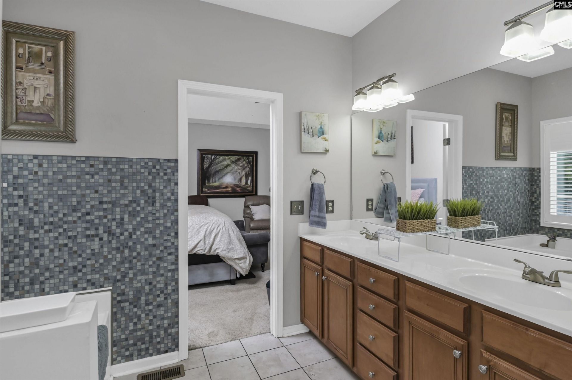 40 Kennebeck Court Photo 8