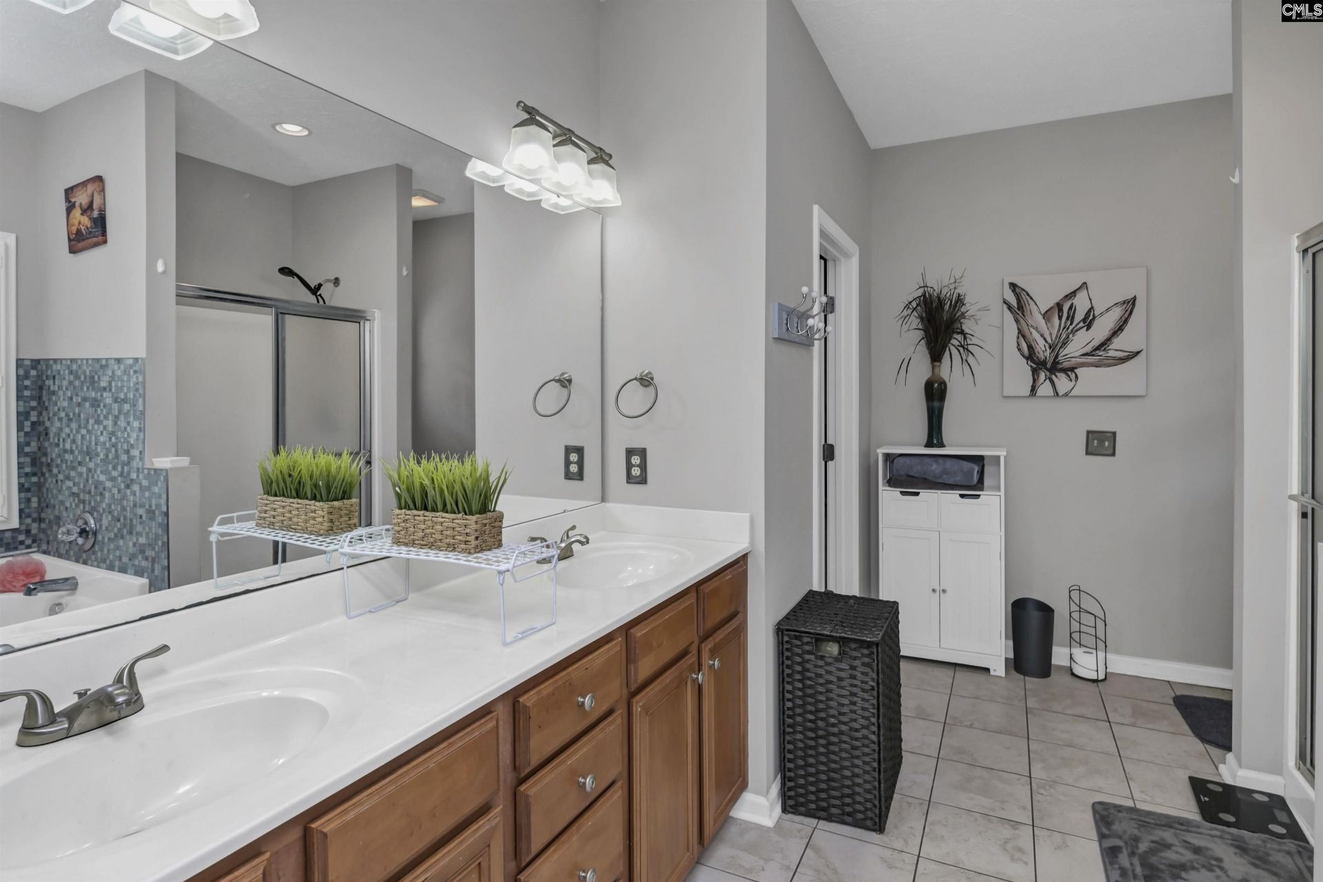 40 Kennebeck Court Photo 9