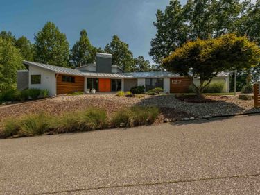 127 Camelot Drive, Huntington, WV 25701