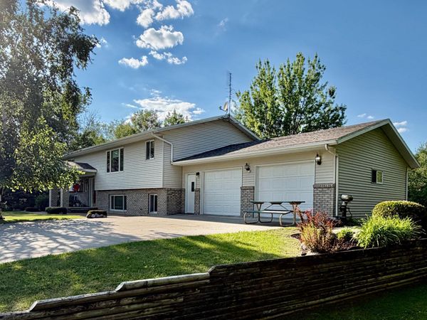 34063 310th Street , Roseau, MN 56751