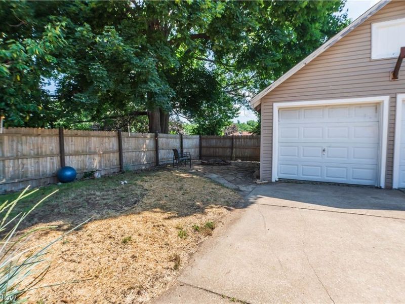 605 Essex Street, Akron, OH 44306 Photo 10