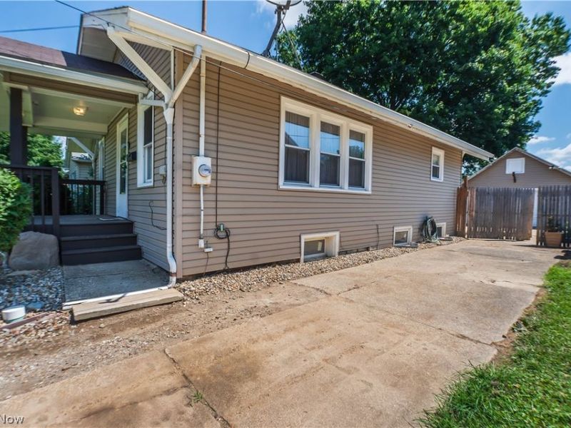 605 Essex Street, Akron, OH 44306 Photo 7