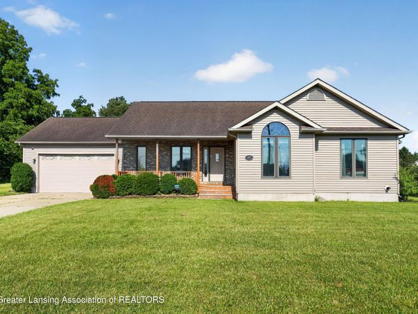 6072 N Canal Roadway, Dimondale, MI 48821