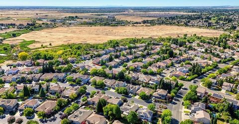 208 Soaring Hawk Pl, Lincoln, CA 95648 Photo