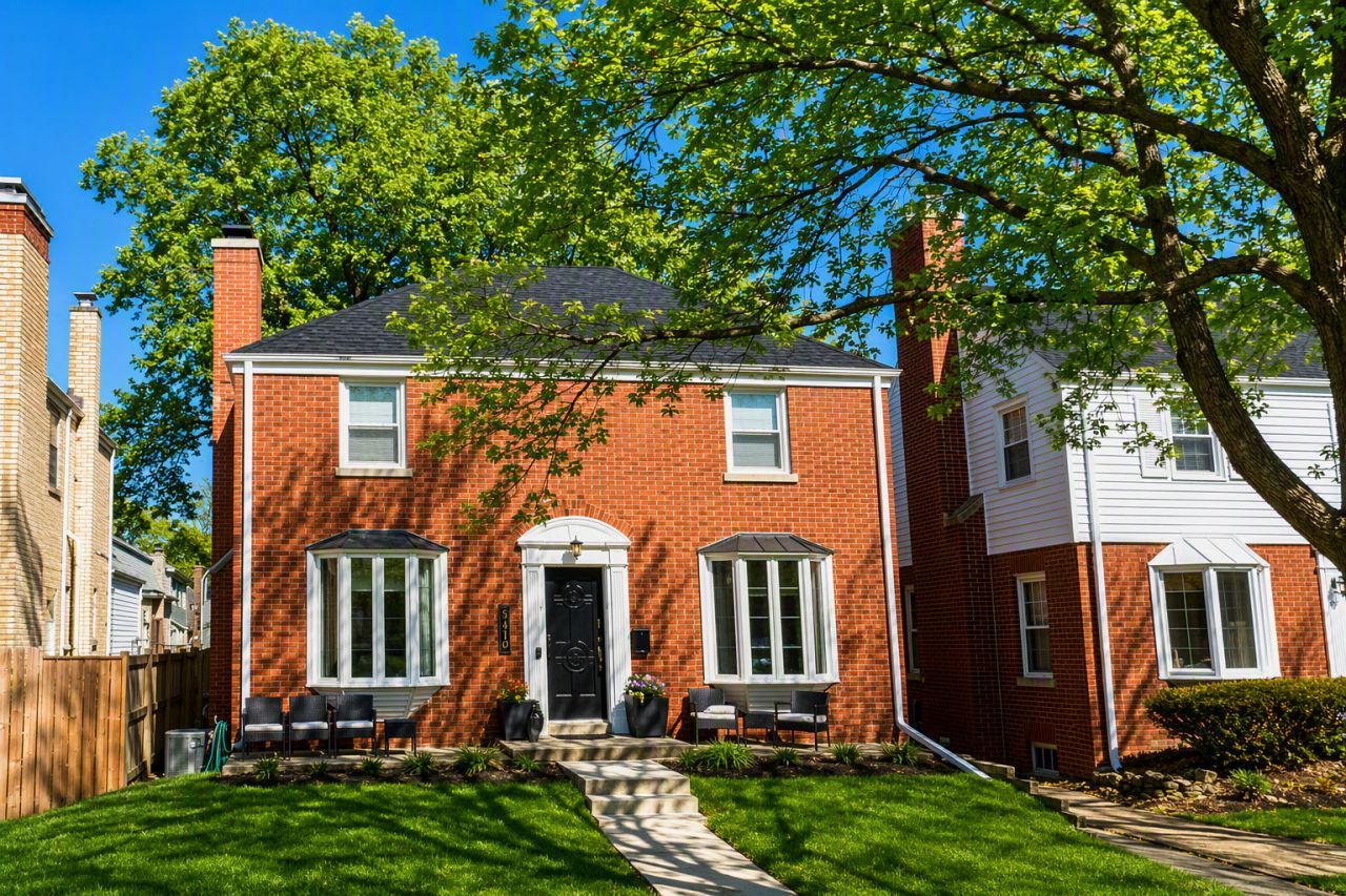 2950 W Jarlath Street , Chicago, IL 60645