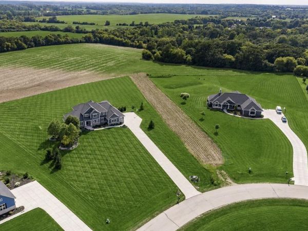 S109W24935 Overlook DRIVE, Mukwonago, WI 53149