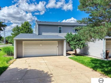 5600 Fairacre Court, Lincoln, NE 68506