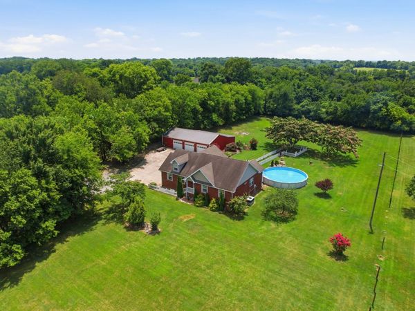 113 E Robertson Rd , Castalian Springs, TN 37031