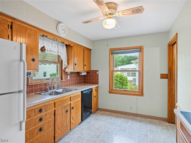 1978 Bassett Road, Westlake, OH 44145 Photo 10