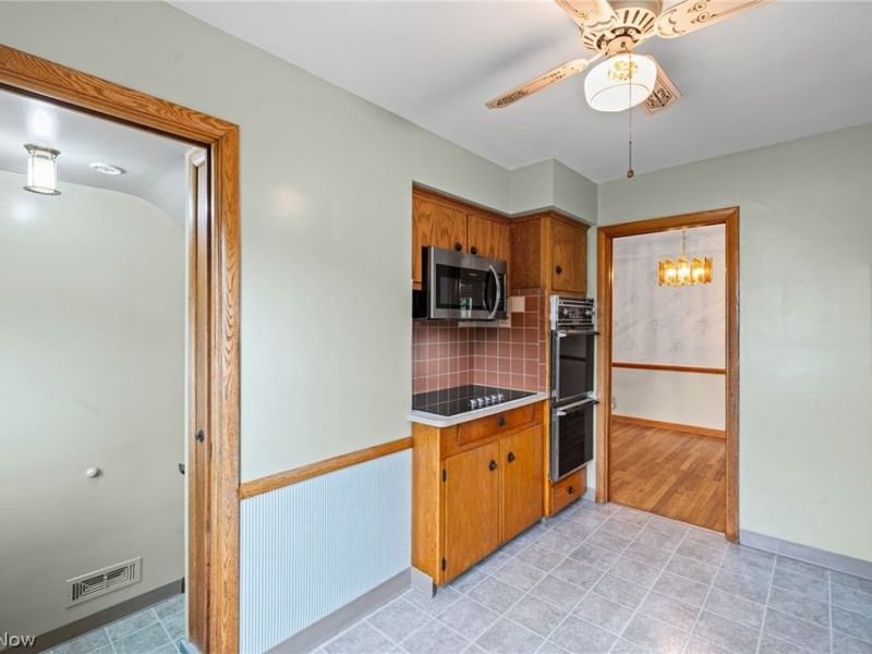 1978 Bassett Road, Westlake, OH 44145 Photo 11