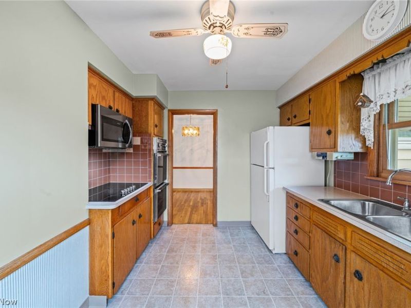 1978 Bassett Road, Westlake, OH 44145 Photo 13