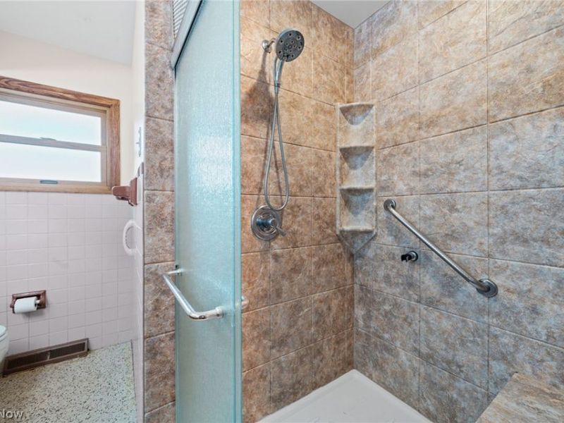 1978 Bassett Road, Westlake, OH 44145 Photo 25