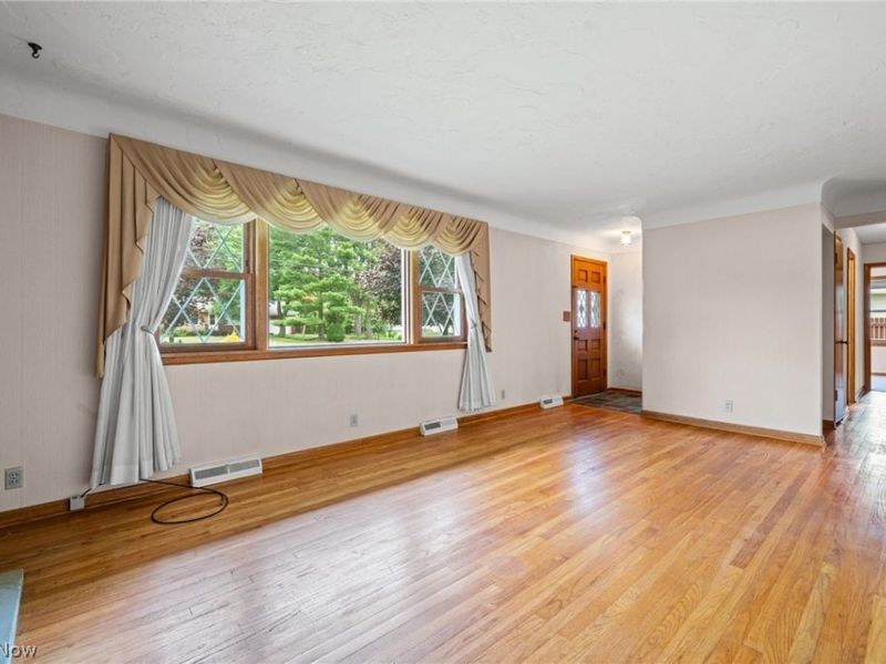 1978 Bassett Road, Westlake, OH 44145 Photo 6