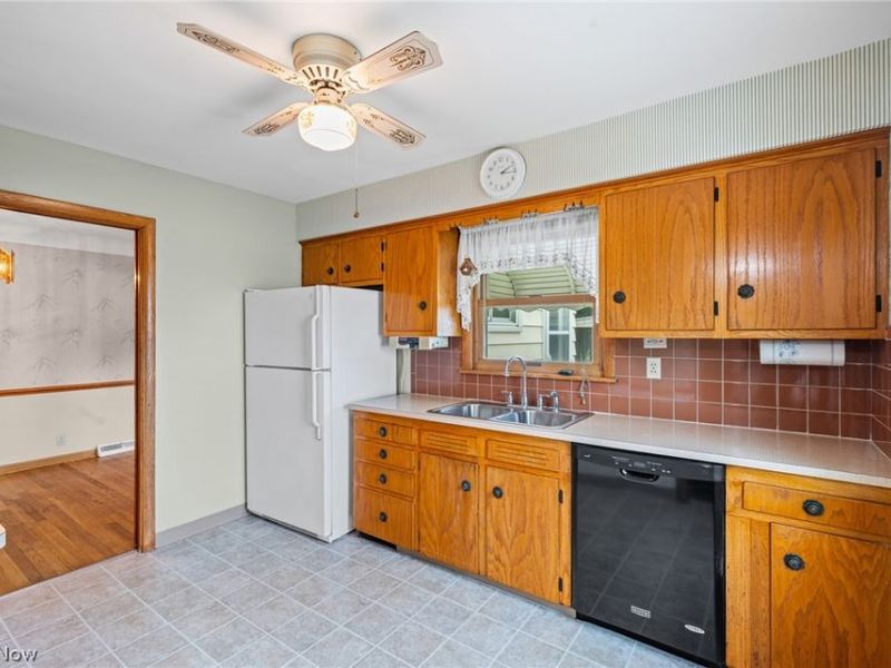 1978 Bassett Road, Westlake, OH 44145 Photo 9
