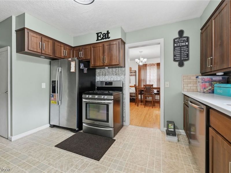 369 E 46th Street, Lorain, OH 44052 Photo 11