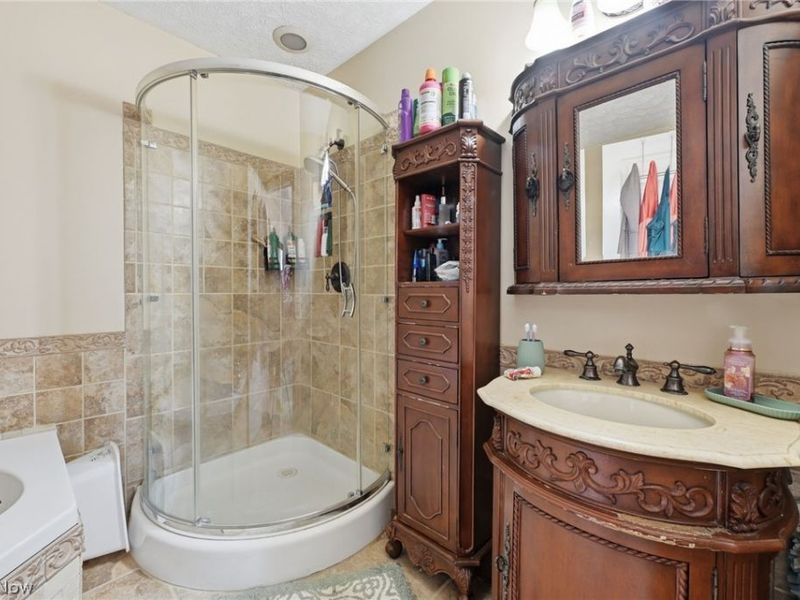 369 E 46th Street, Lorain, OH 44052 Photo 16