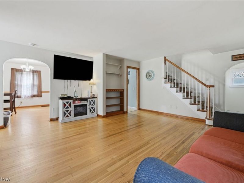 369 E 46th Street, Lorain, OH 44052 Photo 2