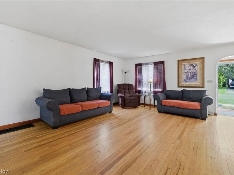 369 E 46th Street, Lorain, OH 44052 Photo 8